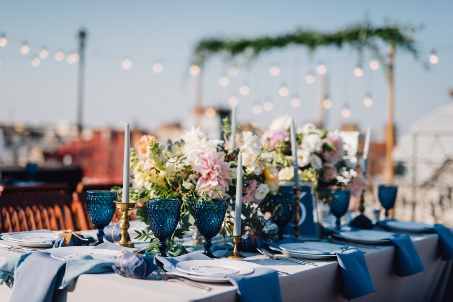 table de mariage bleu et blanc